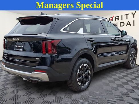 Used 2024 Kia Sorento S AWD/4WD image 4