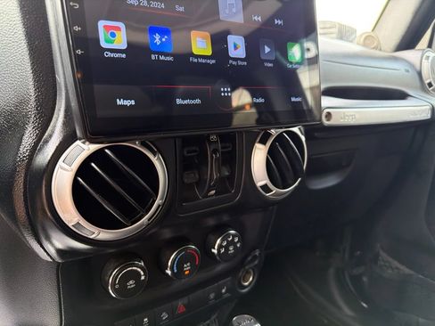 Used 2014 Jeep Wrangler Unlimited Rubicon w/ Connectivity Group AWD/4WD image 26