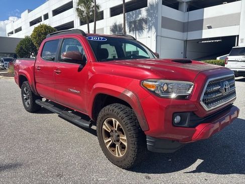 Used 2017 Toyota Tacoma TRD Sport image 1