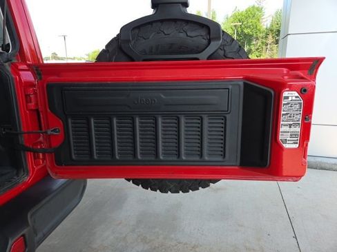 Used 2019 Jeep Wrangler Unlimited Sahara w/ Dual Top Group AWD/4WD image 45