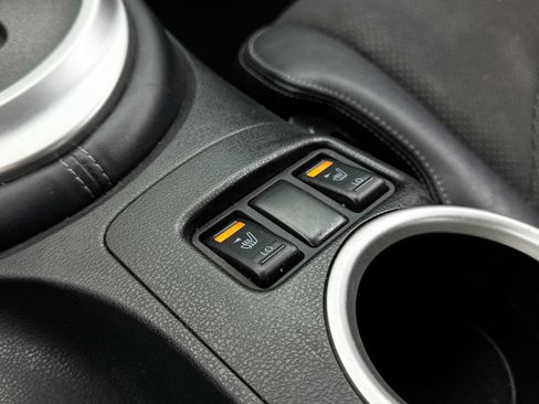 Used 2015 Nissan 370Z Touring RWD image 22