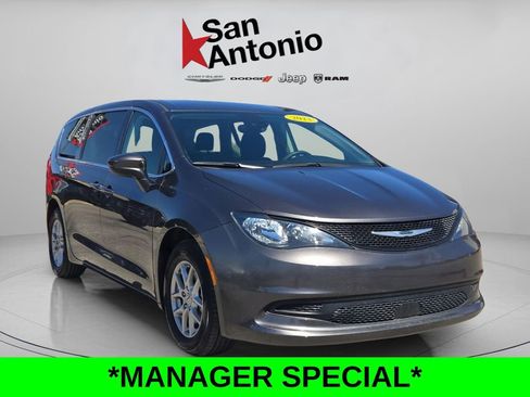 Certified 2023 Chrysler Voyager LX image 2