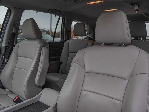 Used 2018 Honda Pilot Touring image 11