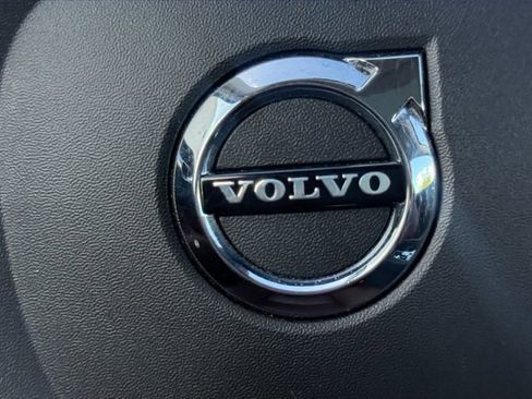 Used 2019 Volvo XC60 T6 Momentum w/ Premium Package AWD/4WD image 5