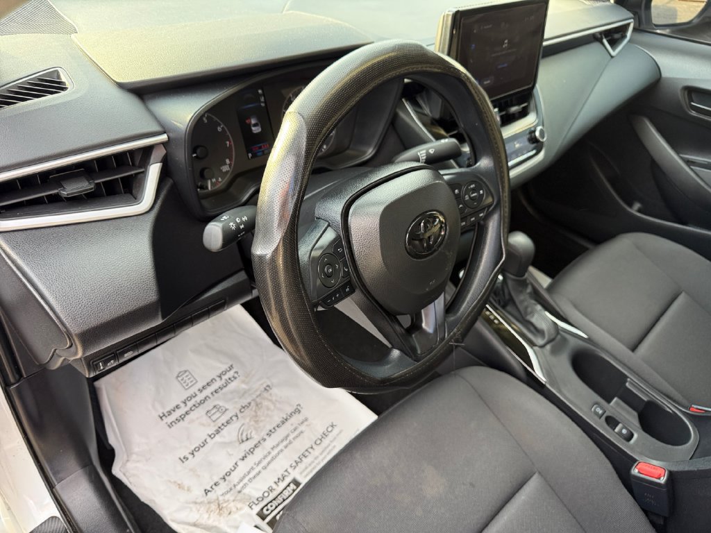 Used 2025 Toyota Corolla LE FWD image 28