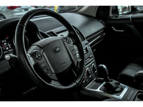 Used 2014 Land Rover LR2 image 15