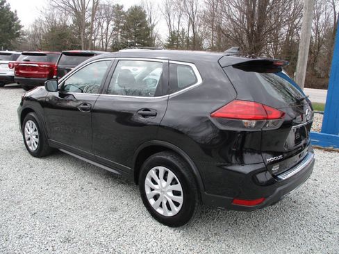 Used 2017 Nissan Rogue S image 3