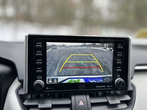 Used 2020 Toyota RAV4 XLE image 10