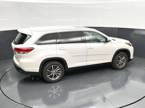 Used 2019 Toyota Highlander XLE AWD/4WD image 45