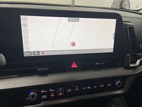Used 2024 Kia Sportage EX AWD/4WD image 19