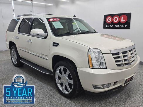 Used 2013 Cadillac Escalade Luxury RWD image 1