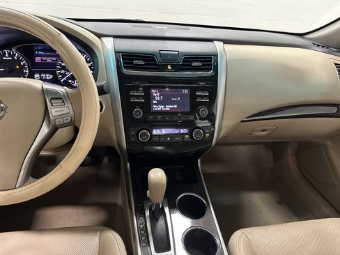 Used 2014 Nissan Altima 2.5 SL FWD image 11