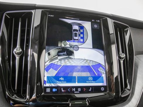 Used 2025 Volvo XC60 B5 Plus image 23