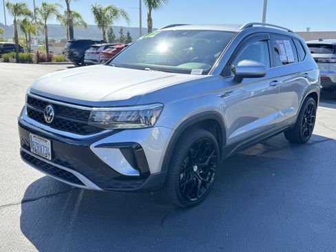 Used 2022 Volkswagen Taos SE w/ IQ.Drive SE Package image 7