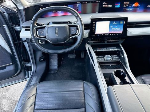 Used 2024 Lincoln Nautilus Reserve image 25