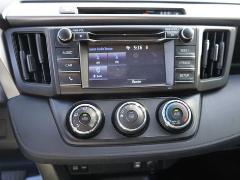 Used 2017 Toyota RAV4 LE FWD image 11