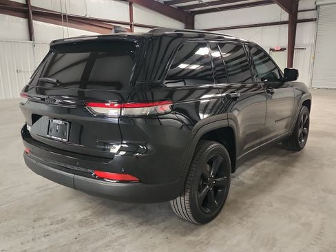 Used 2024 Jeep Grand Cherokee Limited w/ Black Appearance Package RWD image 5
