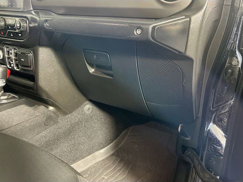 Used 2022 Jeep Gladiator Willys image 35