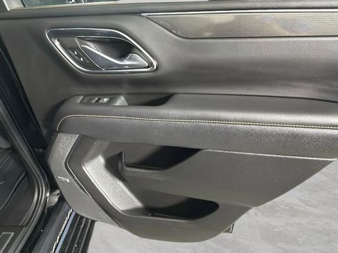 Used 2022 GMC Yukon AT4 w/ Technology Package AWD/4WD image 5