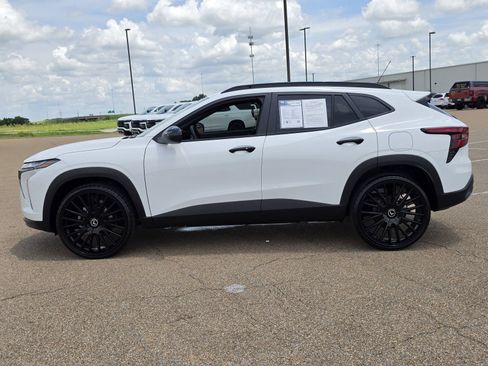 Used 2025 Chevrolet Trax RS w/ Sunroof Package FWD image 8