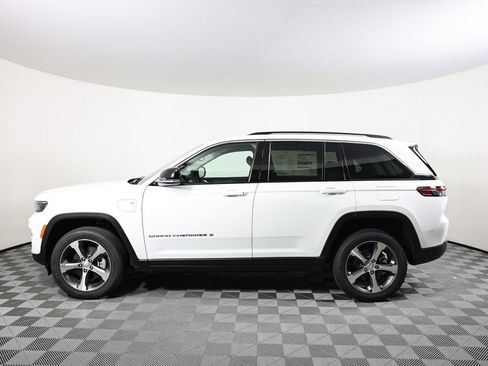 Used 2023 Jeep Grand Cherokee Limited image 38