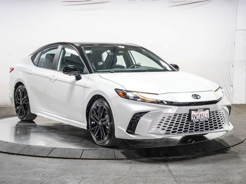 Used 2026 Toyota Camry XSE w/ Premium Plus Package FWD image 5