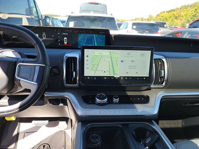 Used 2025 Ford Expedition Platinum w/ Driver's Package AWD/4WD image 16
