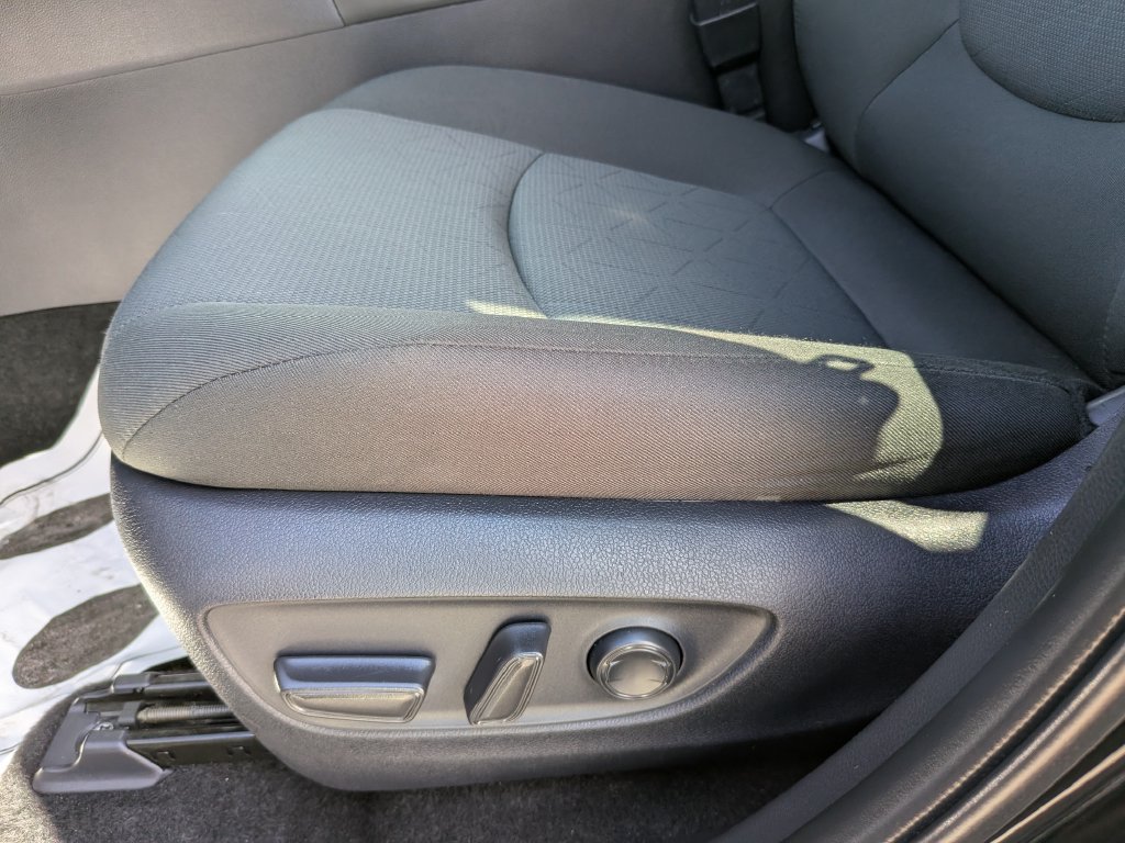 Used 2024 Toyota RAV4 XLE AWD/4WD image 21