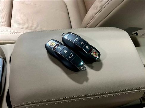 New 2026 Porsche Macan image 36