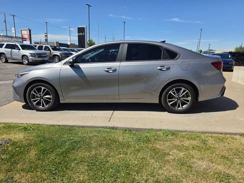 Certified 2022 Kia Forte LXS FWD image 8