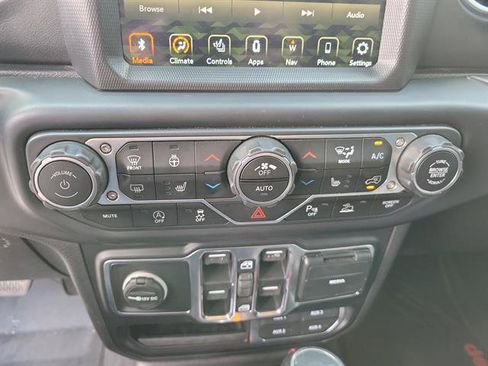 Used 2020 Jeep Gladiator Overland AWD/4WD image 13