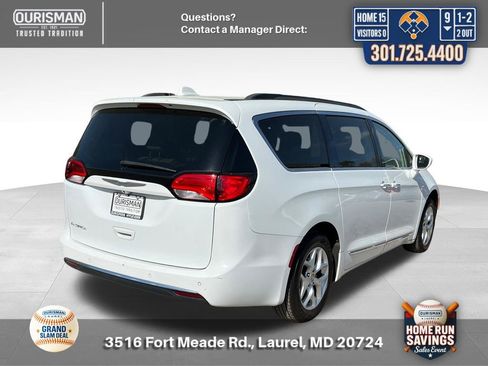 Used 2017 Chrysler Pacifica Touring-L w/ Tire & Wheel Group image 2