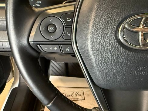 Used 2018 Toyota Camry SE w/ Moonroof Package image 9