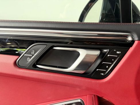 Certified 2025 Porsche Macan S image 25