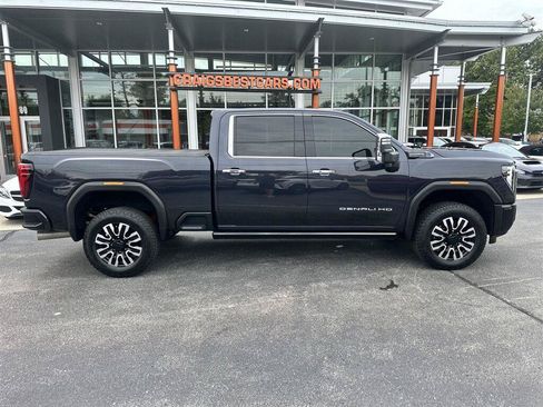 Used 2025 GMC Sierra 3500 Denali Ultimate AWD/4WD image 2