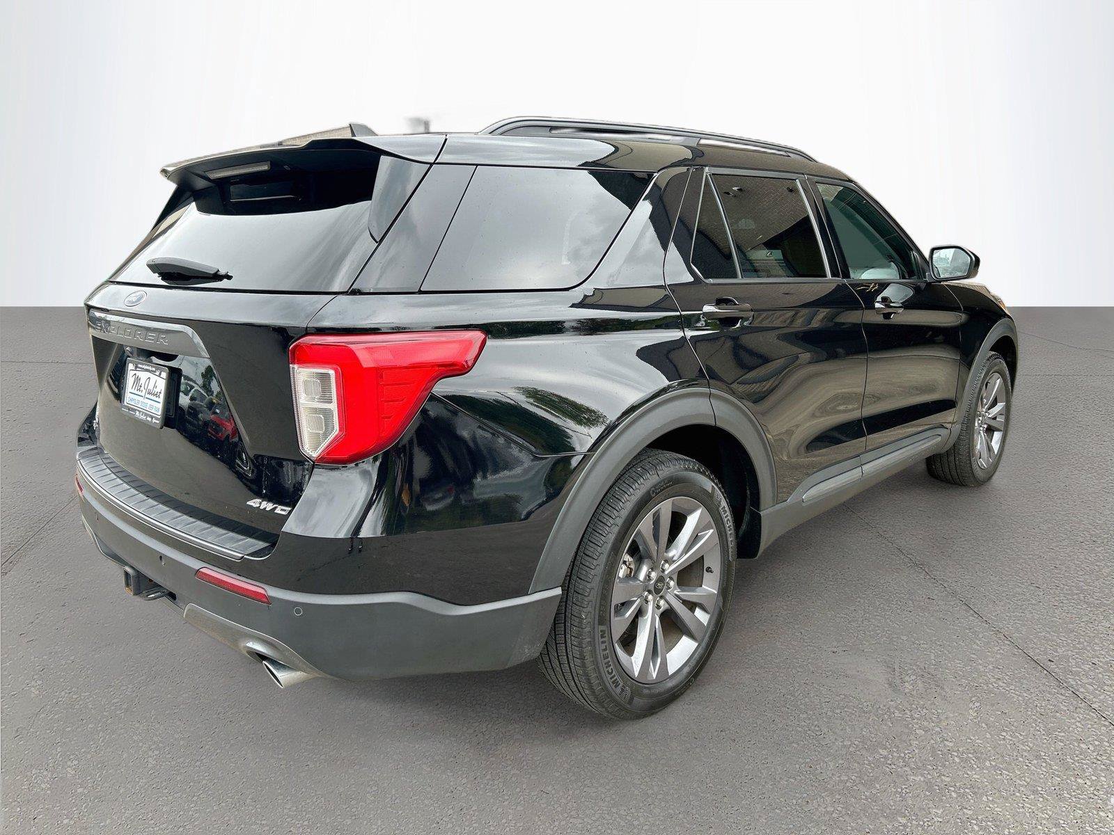 Used 2023 Ford Explorer XLT w/ Equipment Group 202A AWD/4WD image 4