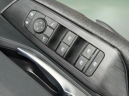 Certified 2025 Nissan Kicks SV image 33