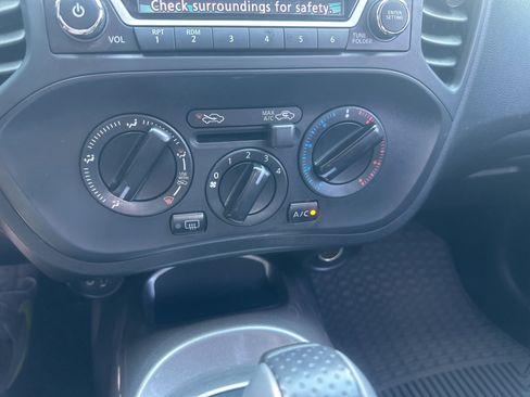 Used 2015 Nissan Juke S FWD image 26