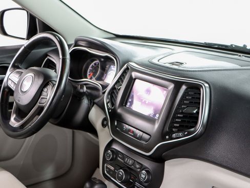 Used 2020 Jeep Cherokee Latitude Lux w/ Quick Order Package 26H Lux image 25