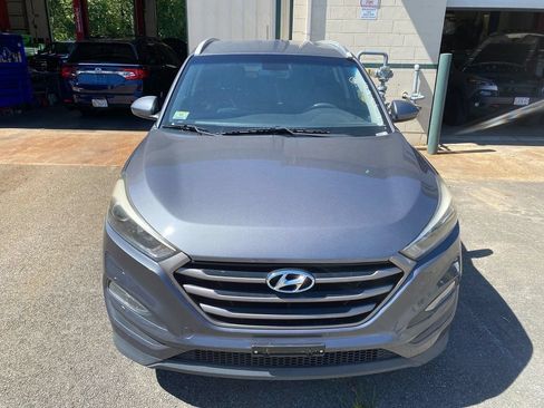 Used 2016 Hyundai Tucson SE w/ Option Group 02 FWD image 3