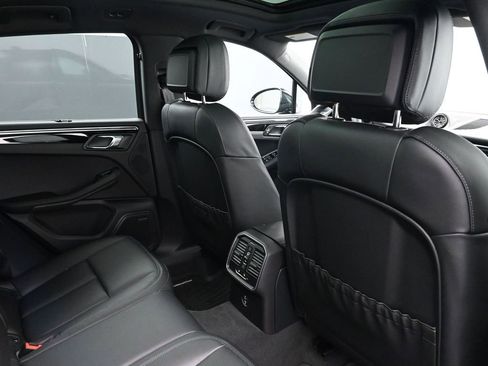 Used 2026 Porsche Macan AWD/4WD image 7
