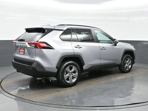Used 2022 Toyota RAV4 XLE w/ Convenience Package AWD/4WD image 6