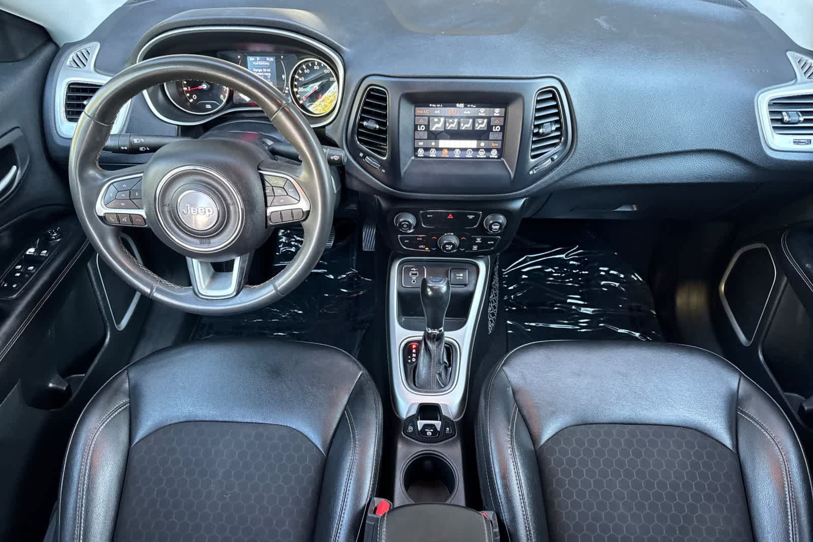 Used 2021 Jeep Compass Latitude FWD image 3