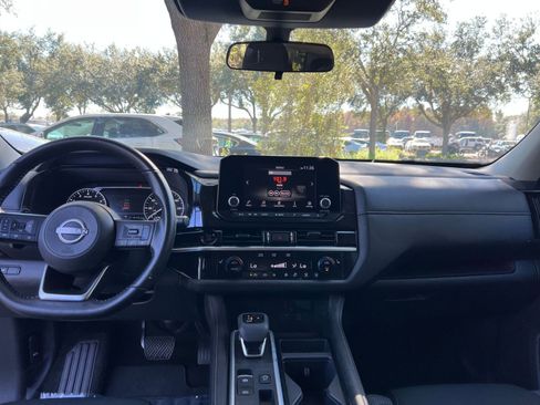 Used 2025 Nissan Pathfinder SV image 27