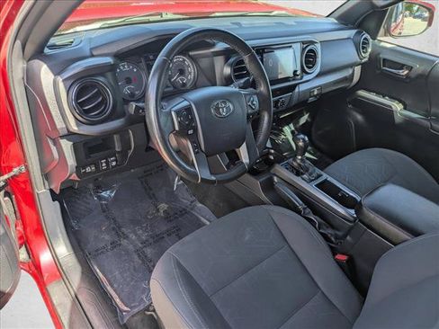 Used 2017 Toyota Tacoma TRD Sport w/ Tow Package (A/T) AWD/4WD image 9