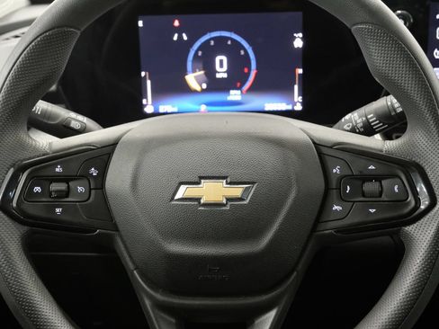 Used 2025 Chevrolet Trax LT FWD image 16