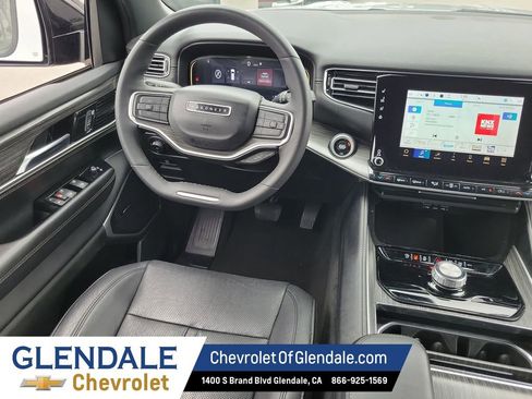 Used 2024 Jeep Wagoneer L Series II image 24