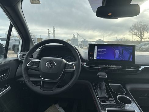 Used 2025 Toyota Sienna XSE image 19