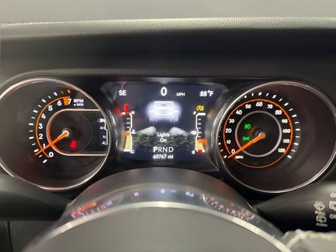 Used 2018 Jeep Wrangler Unlimited Sahara w/ Dual Top Group AWD/4WD image 44