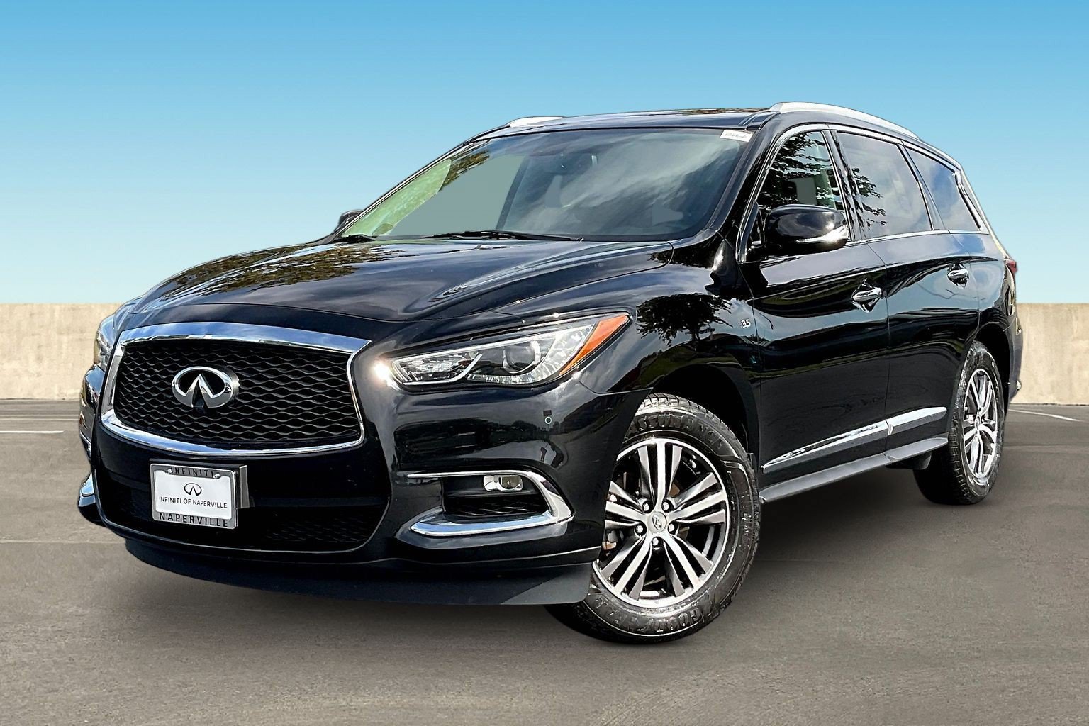 Used 2017 INFINITI QX60 Luxe w/ Premium Plus Package AWD/4WD image 3
